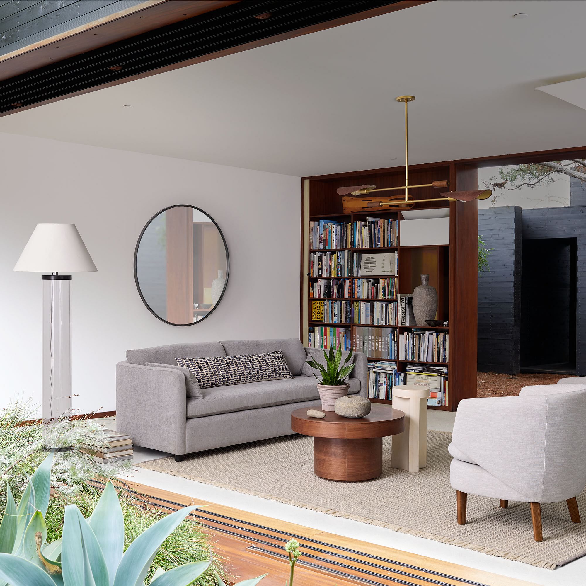 metal-frame-oversized-round-mirror-48-xl (1)